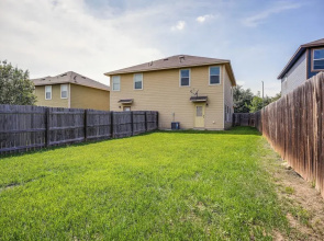 San Antonio Townhome ~ 2 Mi to Aquarium!