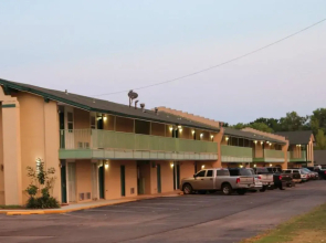 Canterbury Inn & Suites