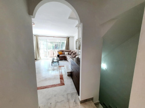 Lomas de Cabopino House