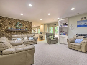 Peaceful Durham Retreat on Pond With Huge Deck!