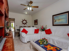 Casa com piscina e churrasqueira em Caraguatatuba