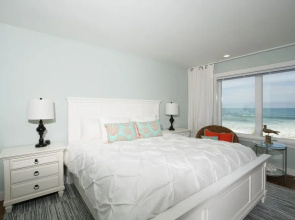 Beach Time 3 Br Home by RedAwning