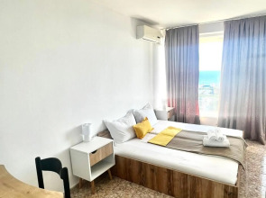 Sunny Varshava Hotel