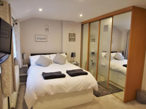 Mikes at Menai - Stylish & Spacious 3 bed house in Menai Bridge.