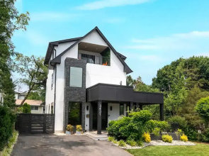 Luxury Clarendon 4-BR Homestay - McVeigh