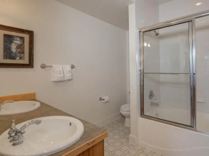 Saddle Ridge B5 3 Bedroom Condo by Moonlight Basin Lodging