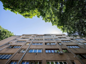 Cozy One-bedroom Apartment Near City Center