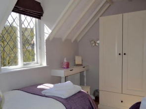 Riverbank Cottage