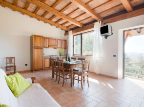Cozy Farmhouse in Apecchio with Hot Tub