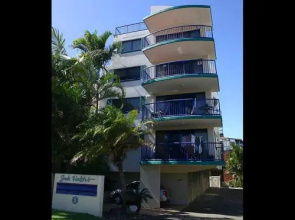 Jade Waters U4/ Latona Ave