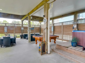 Furnished Patio & Deck: Galveston Escape!