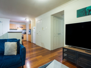 Roomy & Light-filled Apartment, Central Location