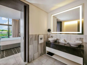 Th8 Palm Dubai Beach Resort, Vignette Collection, by IHG