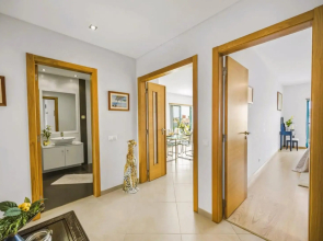 Exquisite Penthouse Apartment w Large Terrace Pool & Parking