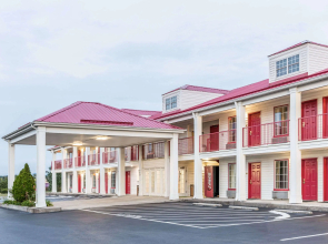 Super 8 by Wyndham Clinton