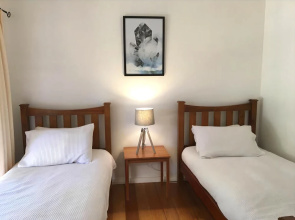 Corinda Cottage - 4 bedroom pet friendly