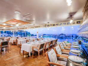 Cratos Premium Hotel & Casino