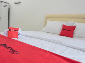 Cemara Guesthouse by RedDoorz