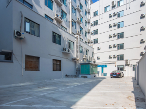 Hanting Hotel (Luoyang Zhouwangcheng Square Yingtianmen)