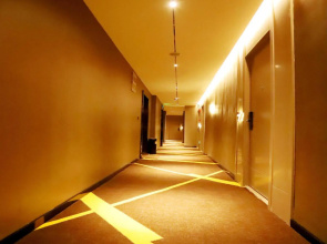 IU Hotel Xianning Railway Station