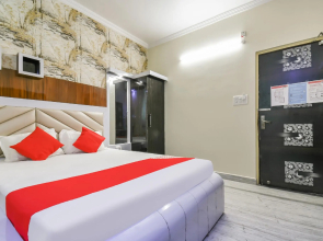 OYO 79796 Hotel Royal Inn