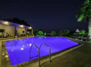 Hillside Studios & Apartments