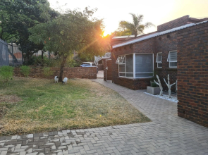 Open plan room Waterkloof Glen