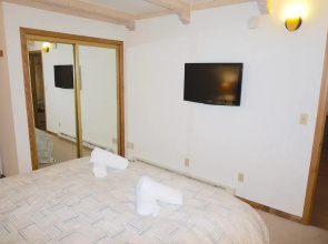 Beautiful Remodeled 2-bedroom Condo