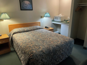4 Pines Motel