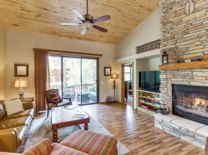 4 Miles to Lake: Retreat w/ 2 Decks!
