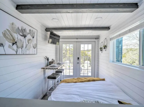 Modern Studio w/ Mtn Views & Lake On-site!