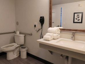 GreenTree Inn & Suites Phoenix Sky Harbor