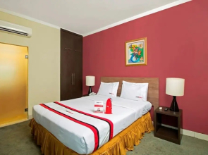 Take's Mansion by ZEN Rooms