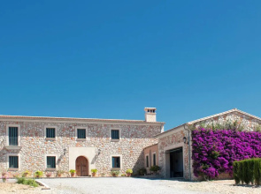 Luxurious 6-bedroom Villa Just 10 Minutes From the Beach