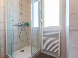 Tiffy studio w private parking