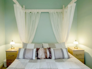 Cottage - Sleeps 5 - Hot Tub - Garden - Parking