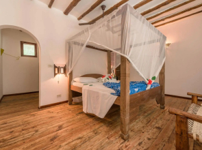 Hakuna Majiwe Beach Lodge