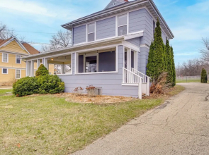 Walk to Dtwn Green Lake: Peaceful Getaway w/ Porch