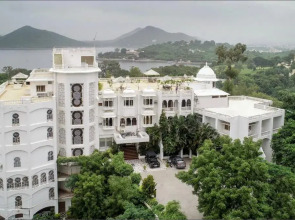 Hotel Hilltop Palace