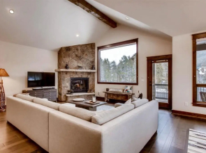 NEW! River Run Village 3 Bedroom Town House, Walk to Gondola