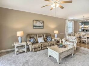 Pool, Beach & Golf: Barefoot Resort Condo!