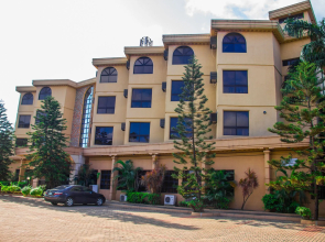 Dees Hotels, Apartments and Suites