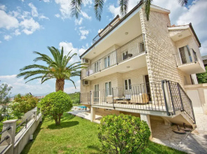 Luxury Apartment in Private Home With Private Pool & Garden, Bbq, Wifi, Parking
