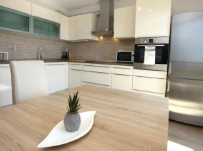 Three-Bedroom Spacious Modern Apartment SS