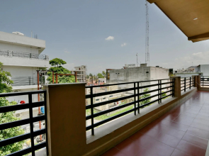 OYO Flagship 4464 MAIRA RESIDENCY