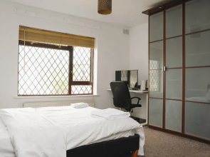 Room in Guest Room - Big Size Double Room in Coventry