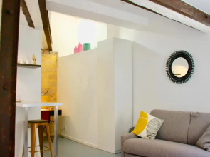 Joli studio avec terrasse, coeur historique - protocole sanitaire strict