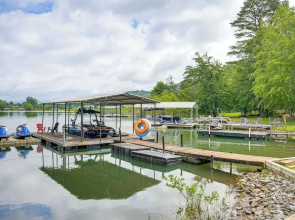 Hiawassee Getaway w/ Hot Tub, Deck & Lake Access!