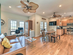 Lakefront Lexington House w/ Spacious Deck!