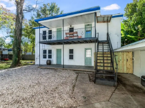 Corporate Comfort in Freetown - Port Rico Spacious Homes for Work Crews